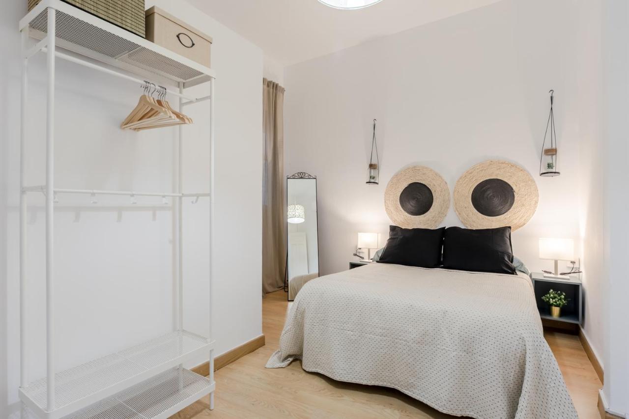 Avanti La Campana, Con Un Balcon Que Te Enamorara Del Ambiente De Sevilla Экстерьер фото