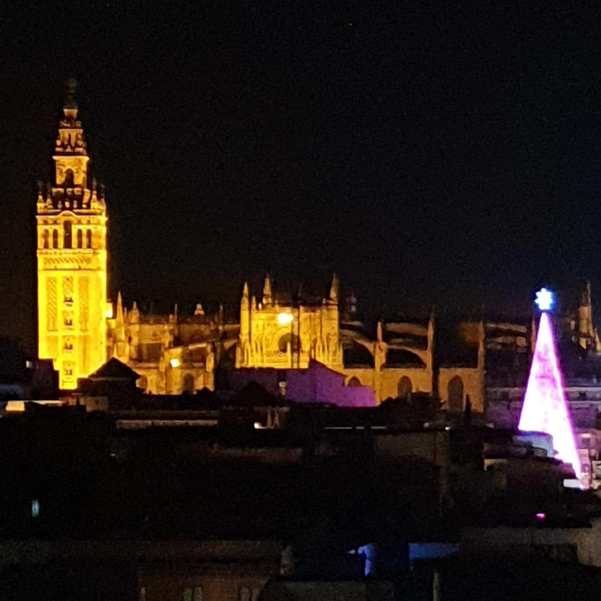 Avanti La Campana, Con Un Balcon Que Te Enamorara Del Ambiente De Sevilla Экстерьер фото
